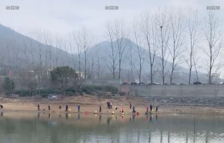 镇江东斛路亚垂钓中心