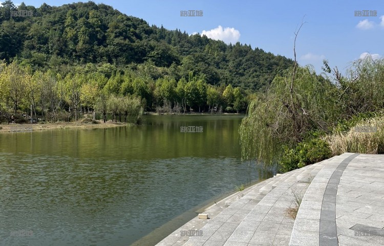 遵义百灵湖台钓、路亚垂钓基地