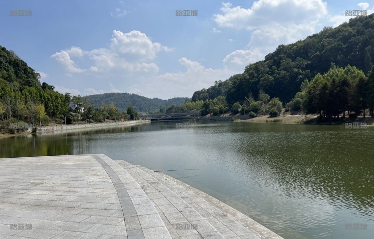 遵义百灵湖台钓、路亚垂钓基地